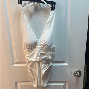 NWT Carmen Marc Valvo White Floral Accent Halter One-Piece swimsuit